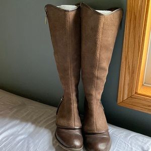 Donald Pilner womens boots 6.5  run small fits like a 6